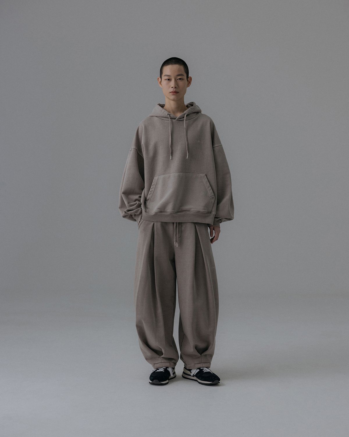앵글런(ANGLAN) Valley Tuck Sweat Balloon Hoodie - Washed Beige