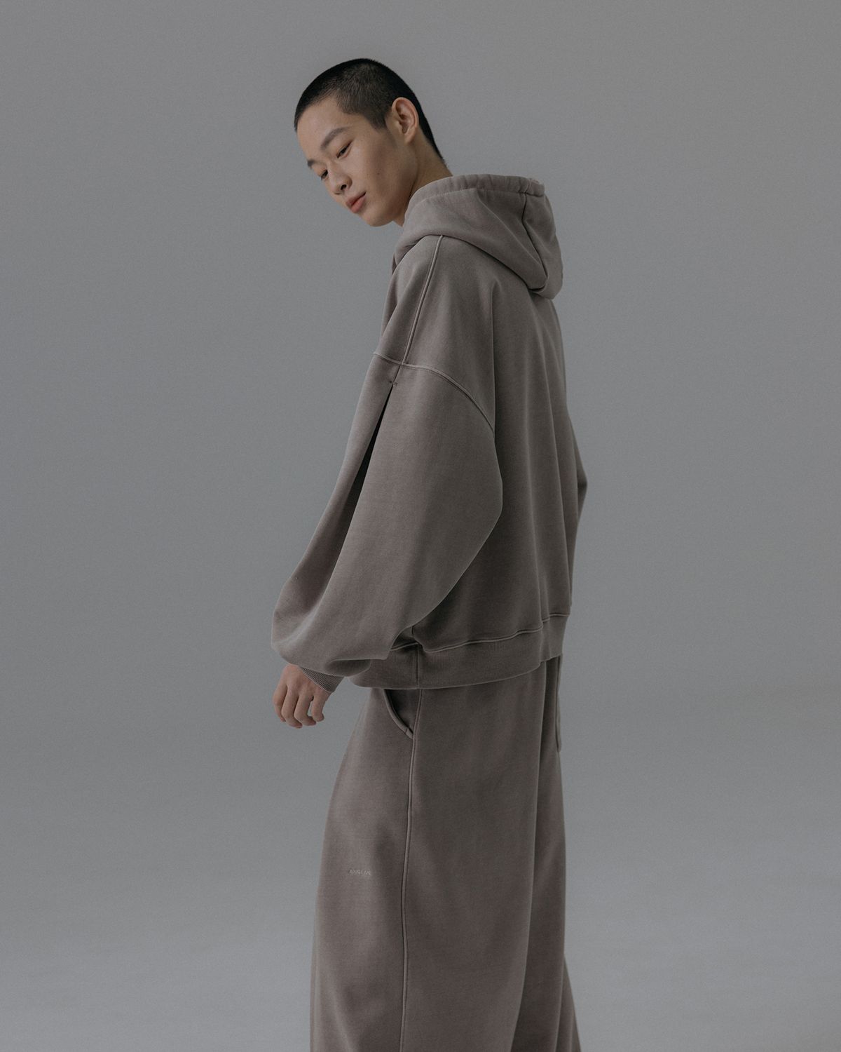 앵글런(ANGLAN) Valley Tuck Sweat Balloon Hoodie - Washed Beige