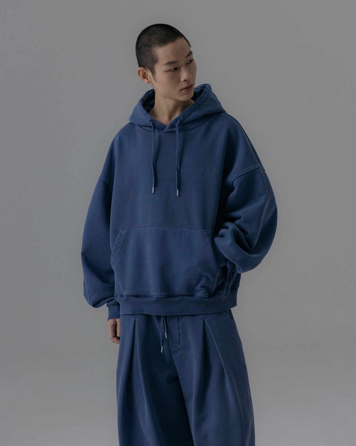 앵글런(ANGLAN) Valley Tuck Sweat Balloon Hoodie - Washed Blue