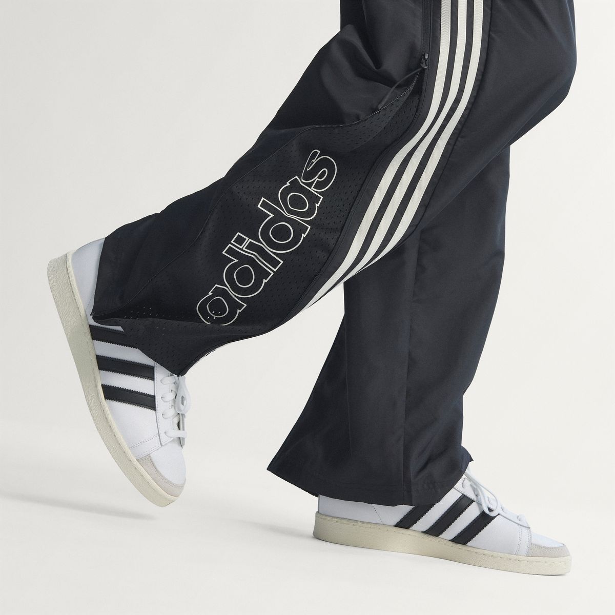 아디다스(ADIDAS) 오리지널스 바스켓볼 윈드브레이커 팬츠 JZ6966