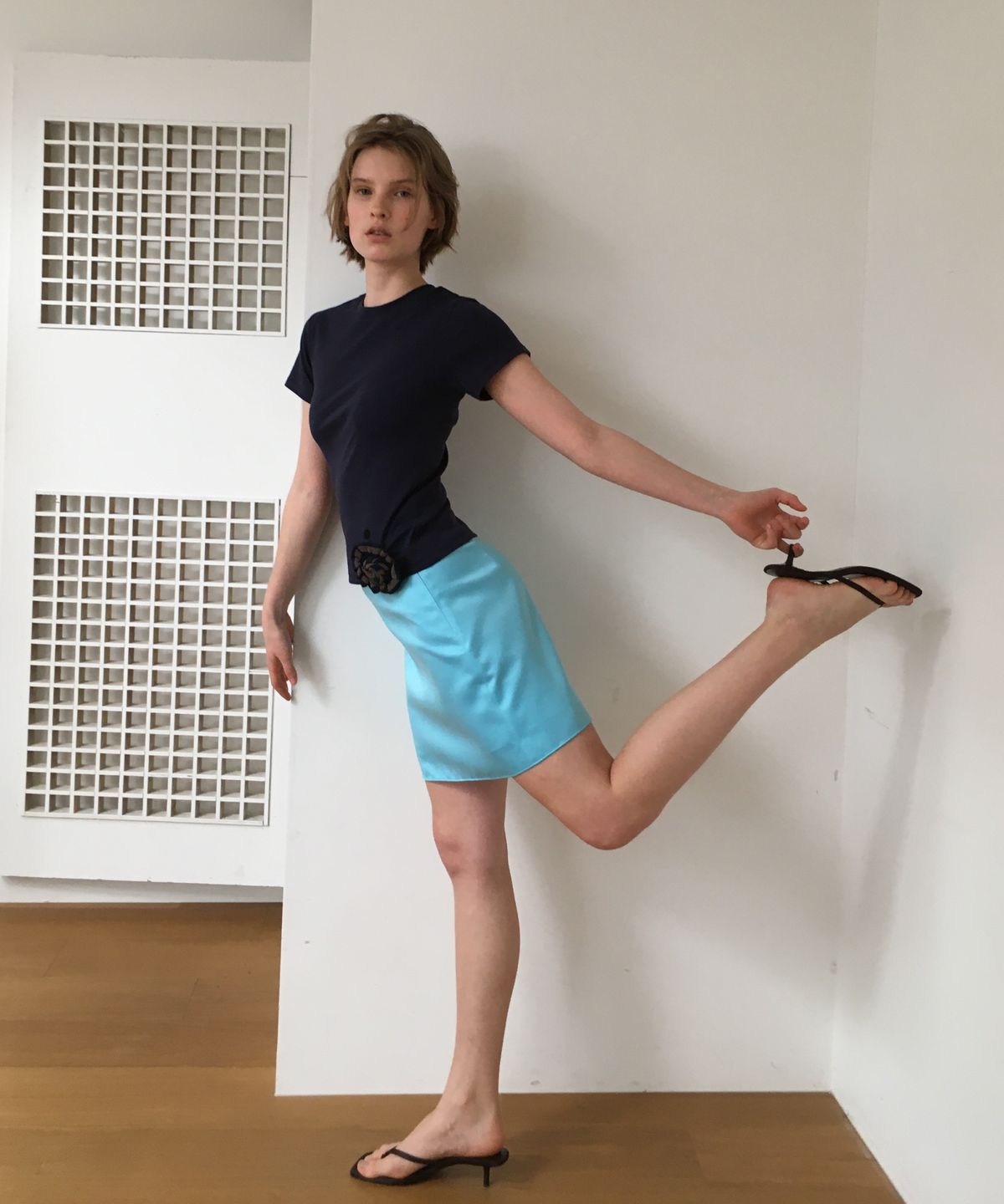 마조네(MA JOURNEE) SATIN MINI SKIRT_BLUE