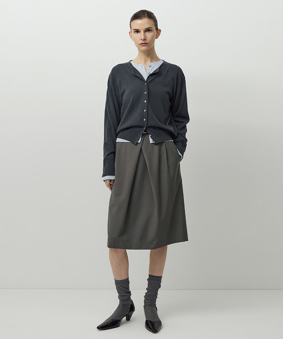 러프사이드 화이트라벨(ROUGH SIDE WHITE LABEL) Petite Button Cardigan Charcoal