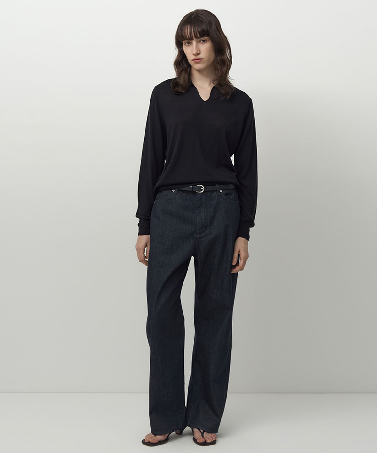 러프사이드 화이트라벨(ROUGH SIDE WHITE LABEL) Slit Collar Knit Crow