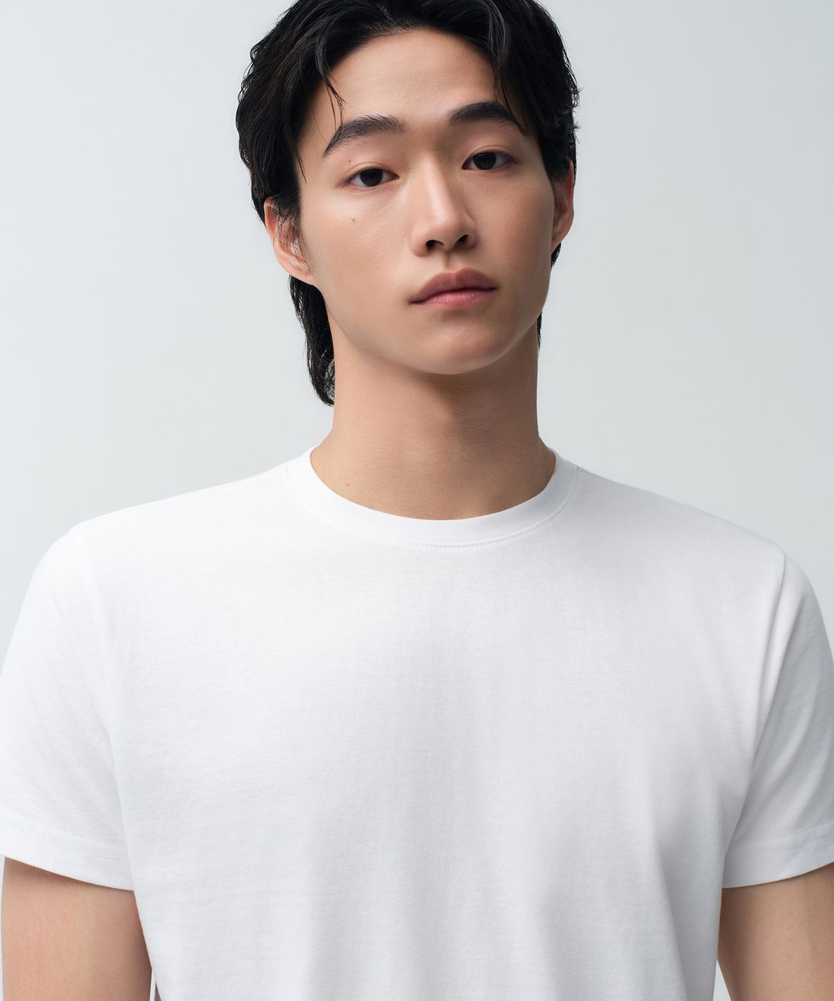 무신사 스탠다드(MUSINSA STANDARD) 슬림 크루 넥 티셔츠 [화이트]