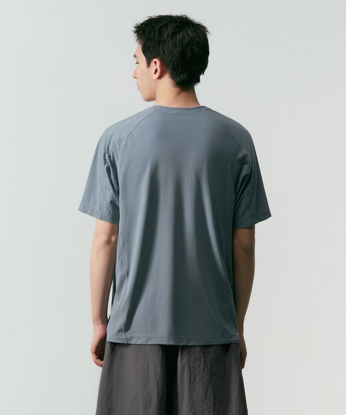 무신사 스탠다드(MUSINSA STANDARD) [시티 레저] 스포티브 텍스처드 티셔츠 [블루 그레이]