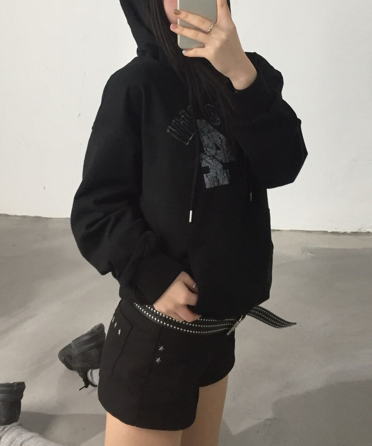 칙스(CHICKS) 노팅힐 오버핏 후드티 블랙