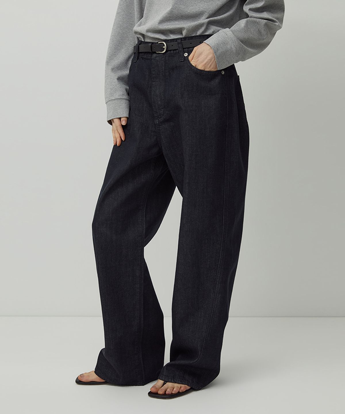 러프사이드 화이트라벨(ROUGH SIDE WHITE LABEL) Twist Denim Pants Indigo