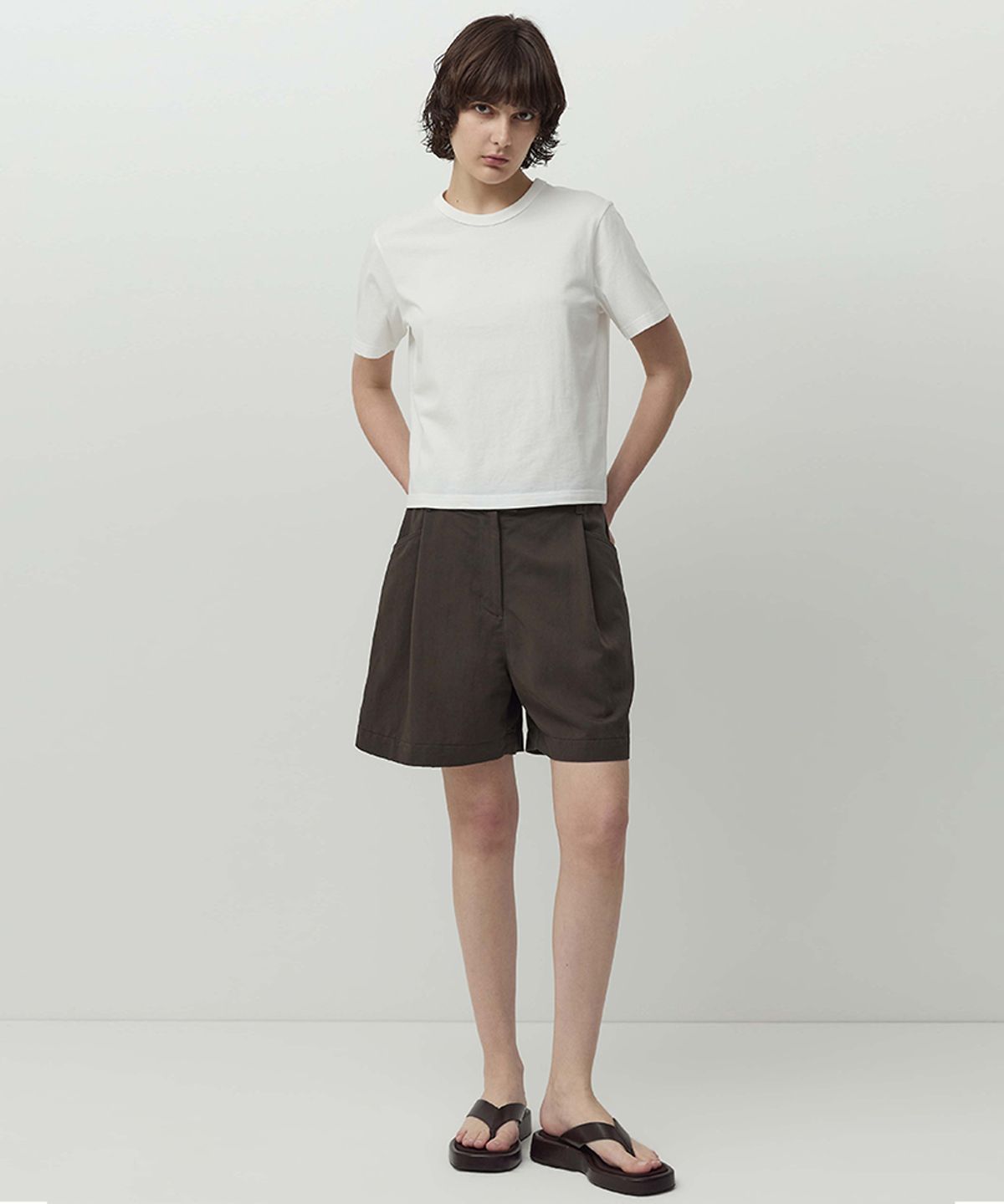 러프사이드 화이트라벨(ROUGH SIDE WHITE LABEL) Tidy Shorts Dark Brown
