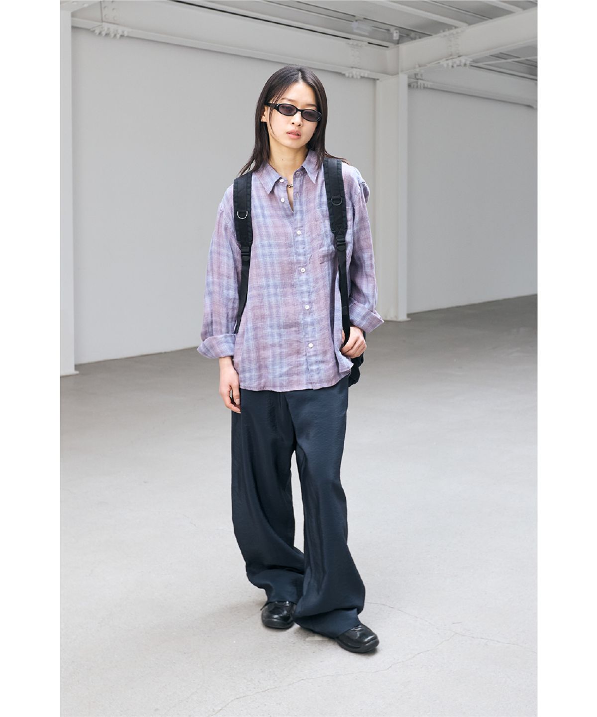 해칭룸(HATCHINGROOM) Regular Trousers Viscose Dark Navy