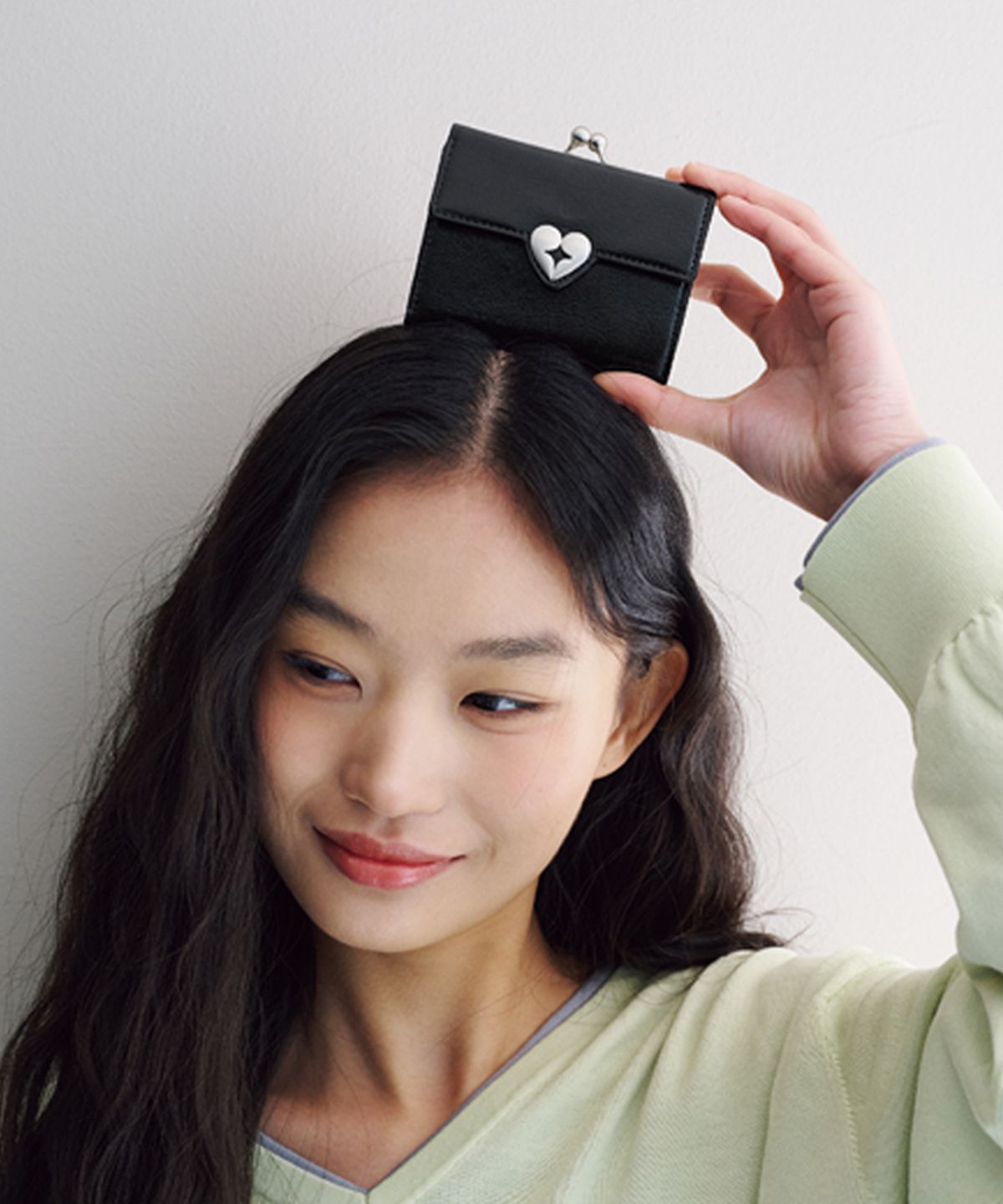 페넥(FENNEC) CRINKLE HEARTY FRAME WALLET - BLACK