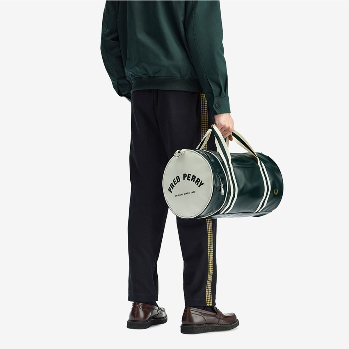 프레드페리(FRED PERRY) 클래식 배럴 백 - 그래스루츠/에크루 CFPU2617255-81A