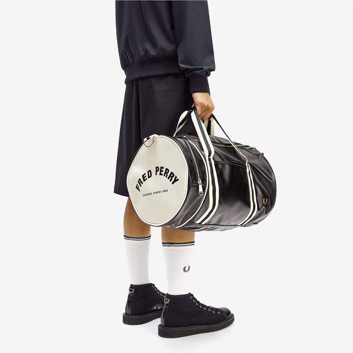 프레드페리(FRED PERRY) 클래식 배럴 백 - 블랙/에크루 CFPU2G97255-D57