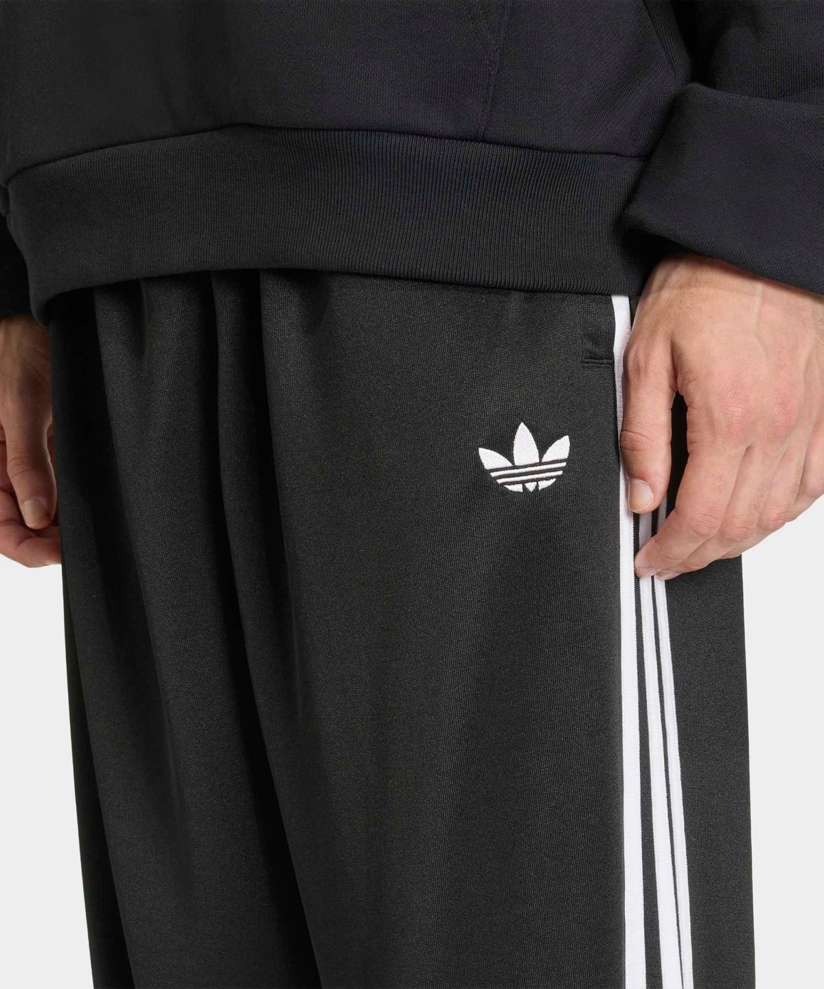 아디다스(ADIDAS) 루스 트랙 팬츠 - 블랙:화이트 / KC8534