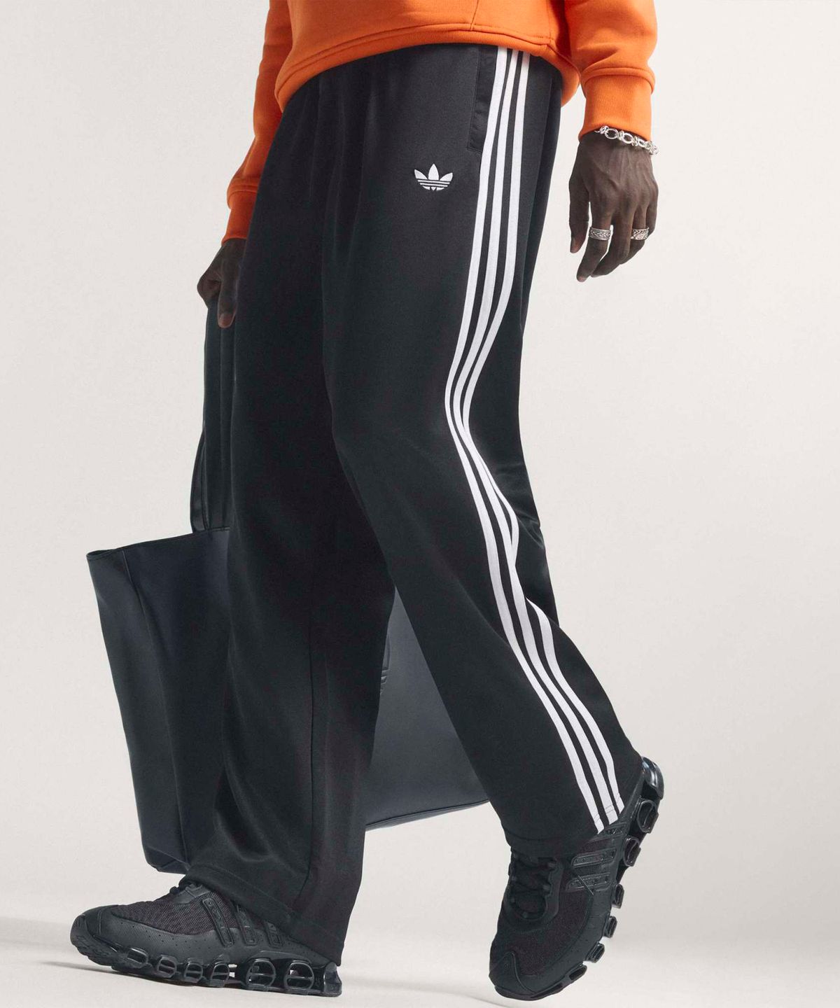 아디다스(ADIDAS) 루스 트랙 팬츠 - 블랙:화이트 / KC8534