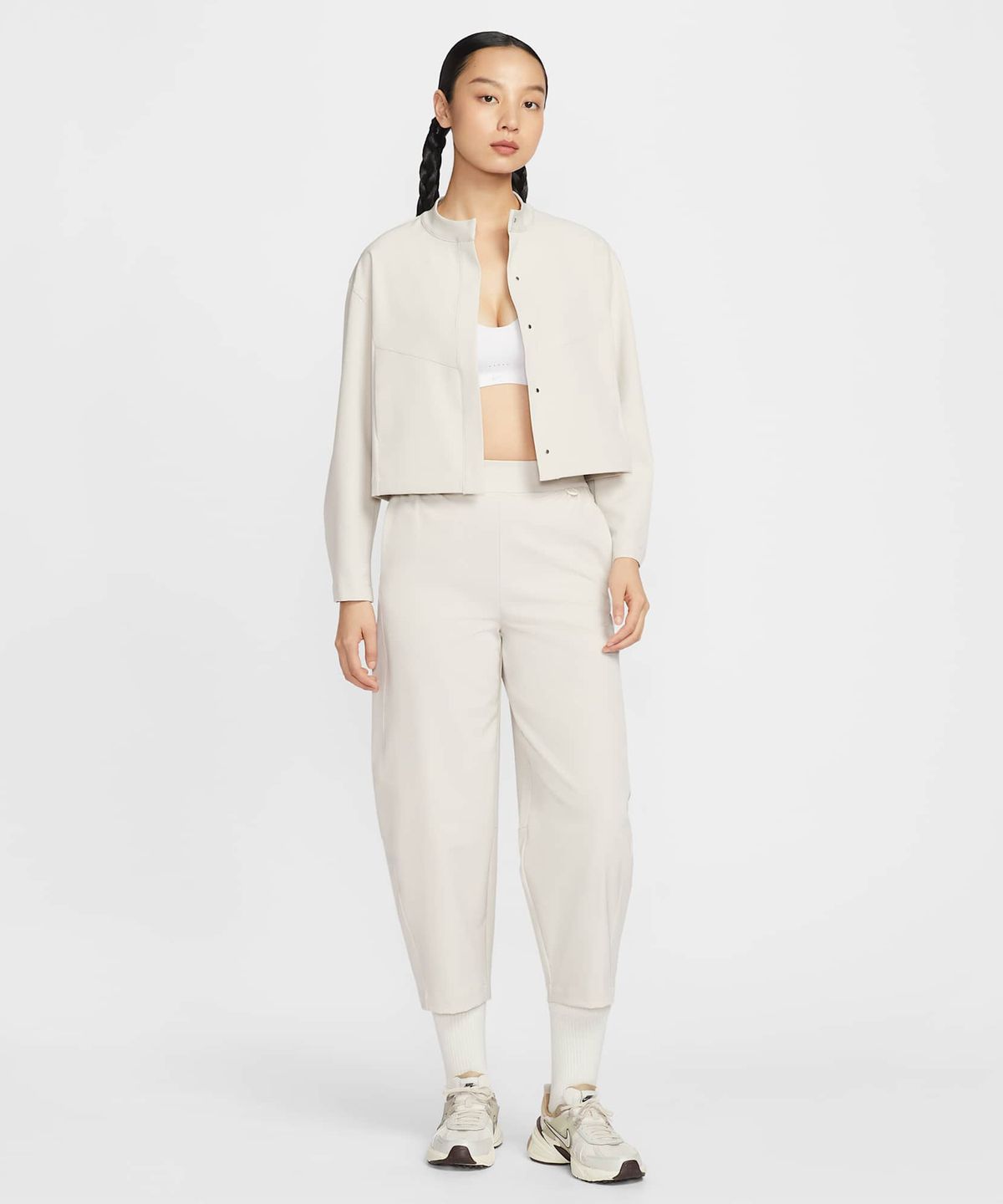 나이키(NIKE) 24.7 퍼펙트스트레치 드라이 핏 루즈 핏 크롭 재킷 W - 라이트 오어우드 브라운:라이트 아이언 오어 / IB8987-104