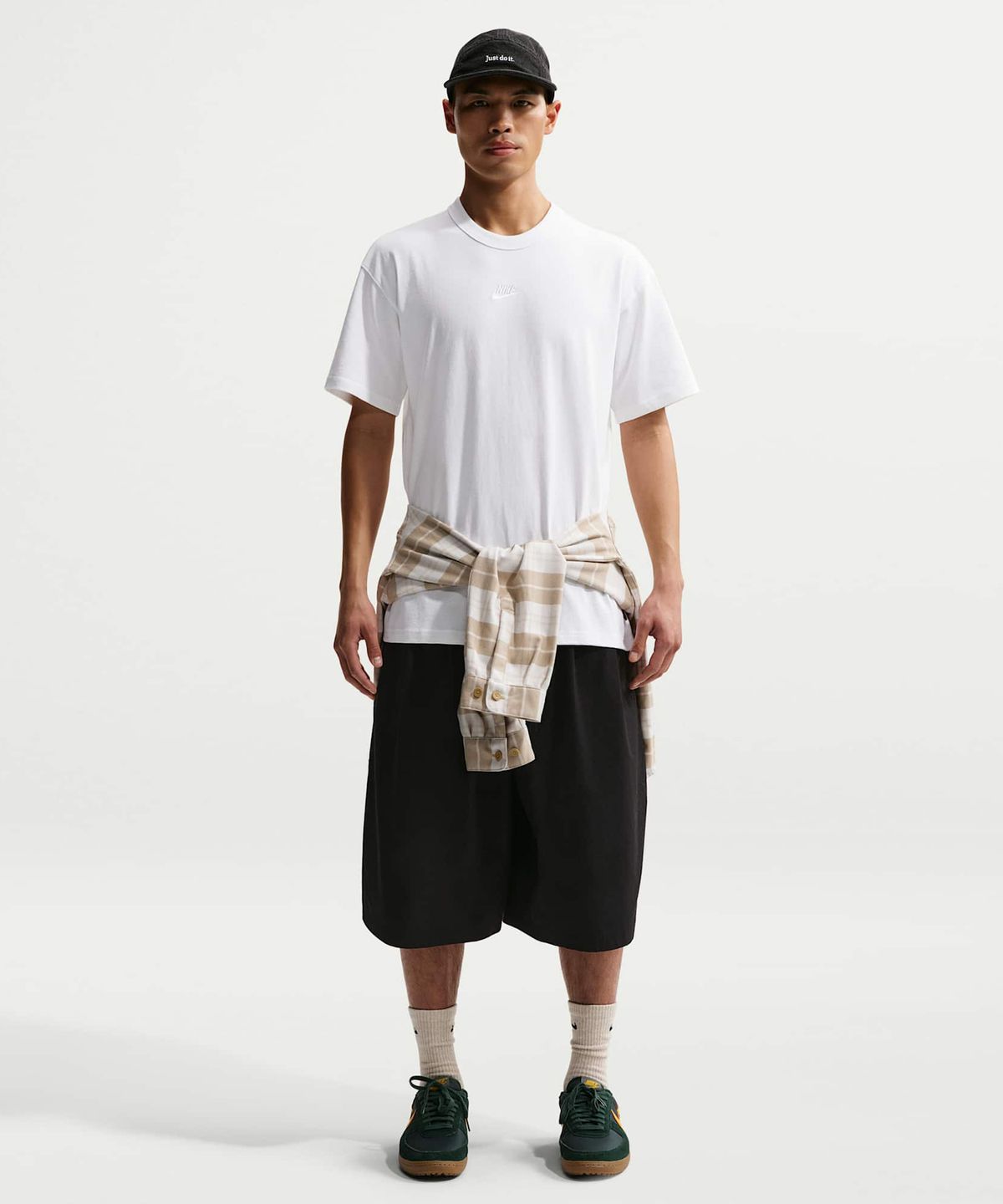 나이키(NIKE) 스포츠웨어 프리미엄 에센셜 티셔츠 M - 화이트 / IH1122-100