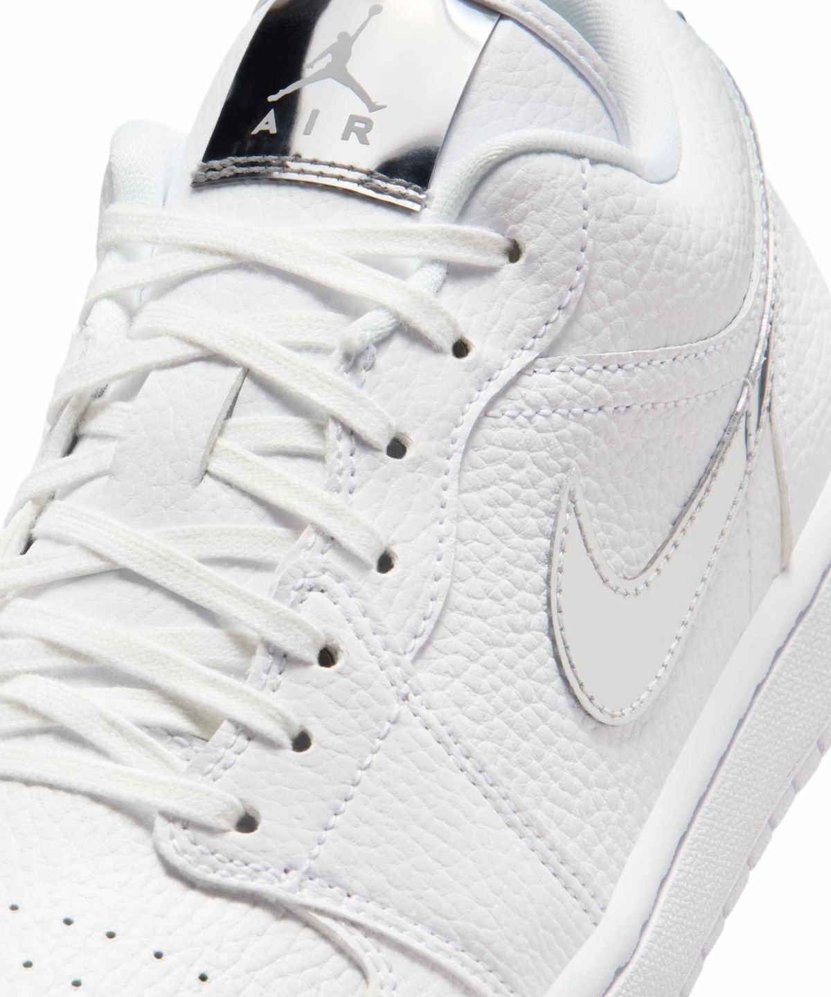 나이키(NIKE) 에어 조던 1 로우 SE W - 화이트:메탈릭 실버:화이트 / IQ9381-100