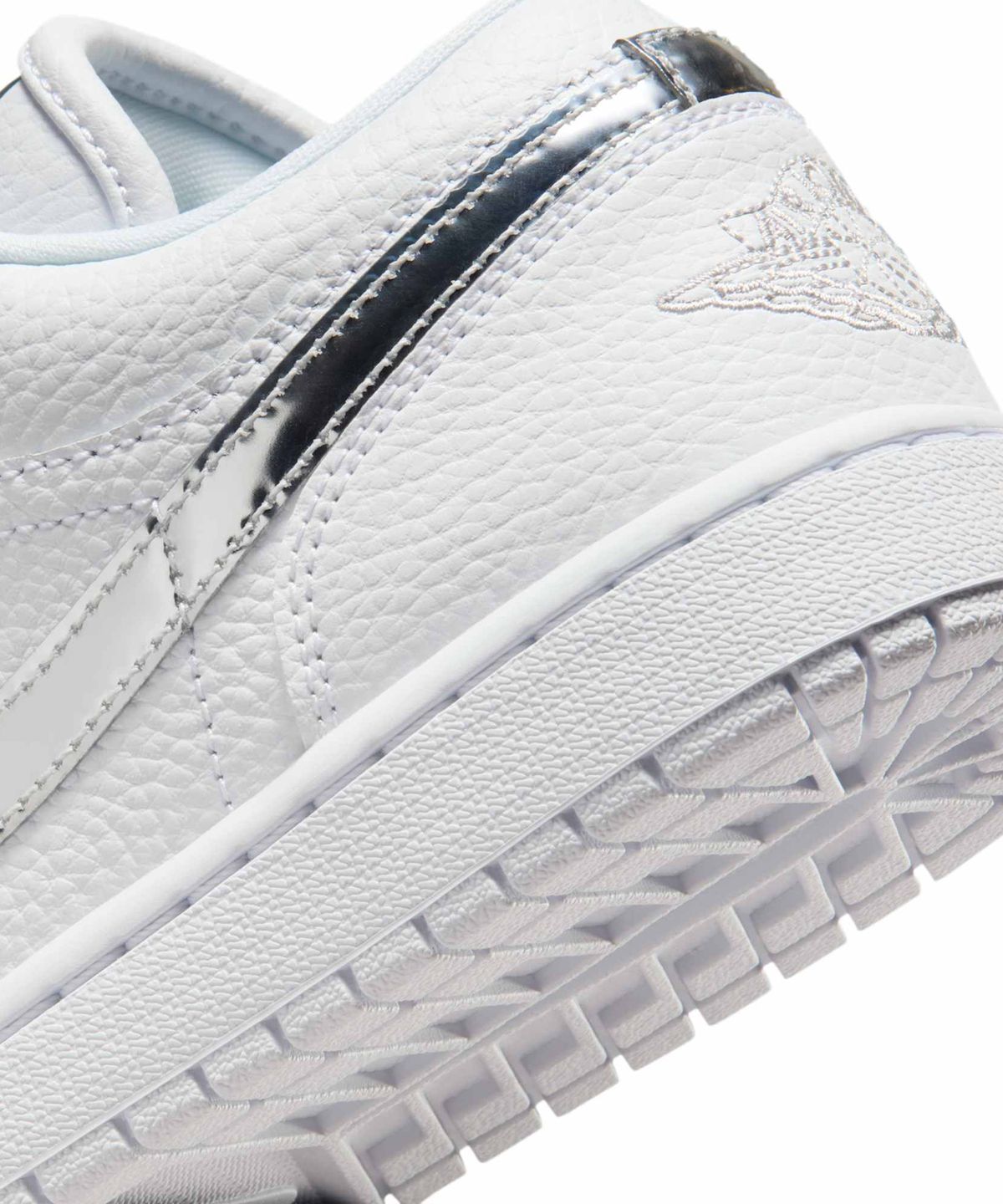 나이키(NIKE) 에어 조던 1 로우 SE W - 화이트:메탈릭 실버:화이트 / IQ9381-100