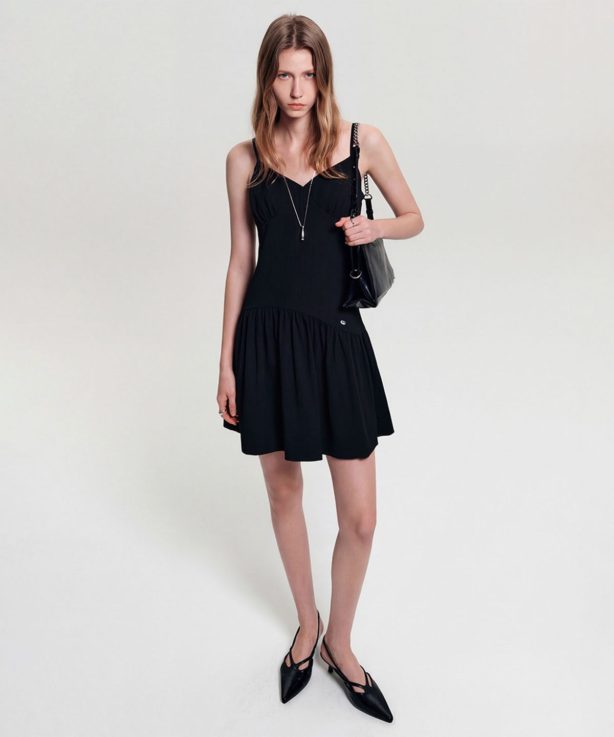 룩캐스트(LOOKAST) 루루 셔링 슬리브리스 드레스_블랙 / LULU SHIRRING SLEEVELESS DRESS_BLACK