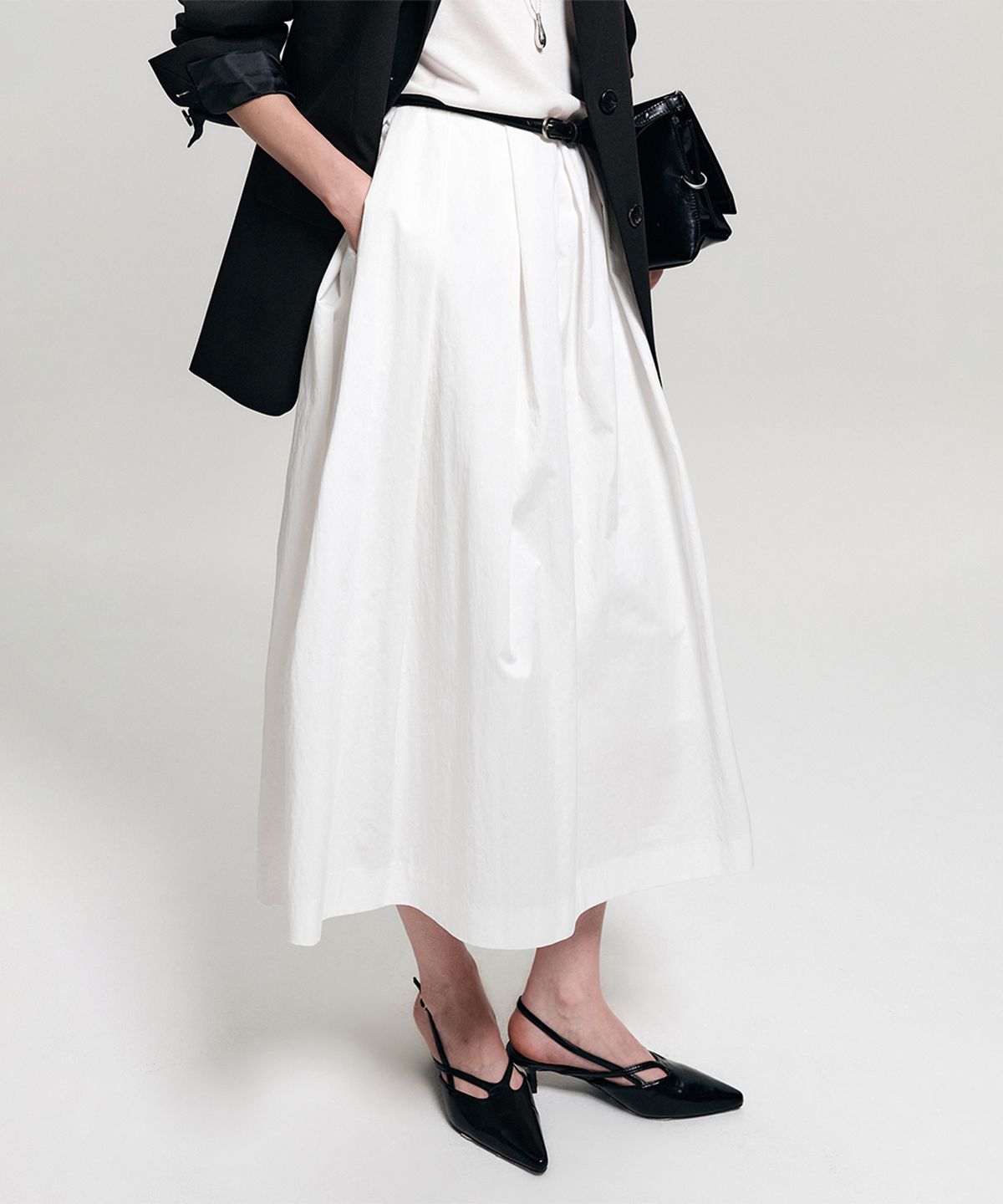 룩캐스트(LOOKAST) 에밀리 미디 플레어 스커트_화이트 / EMILY MIDI FLARE SKIRT_WHITE