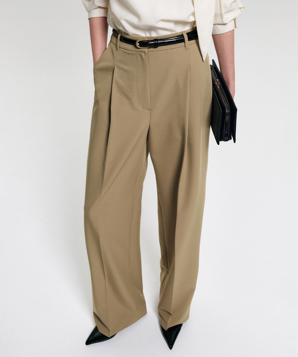 룩캐스트(LOOKAST) 엘리스 와이드 슬랙스_베이지 / ELISE WIDE SLACKS_BEIGE
