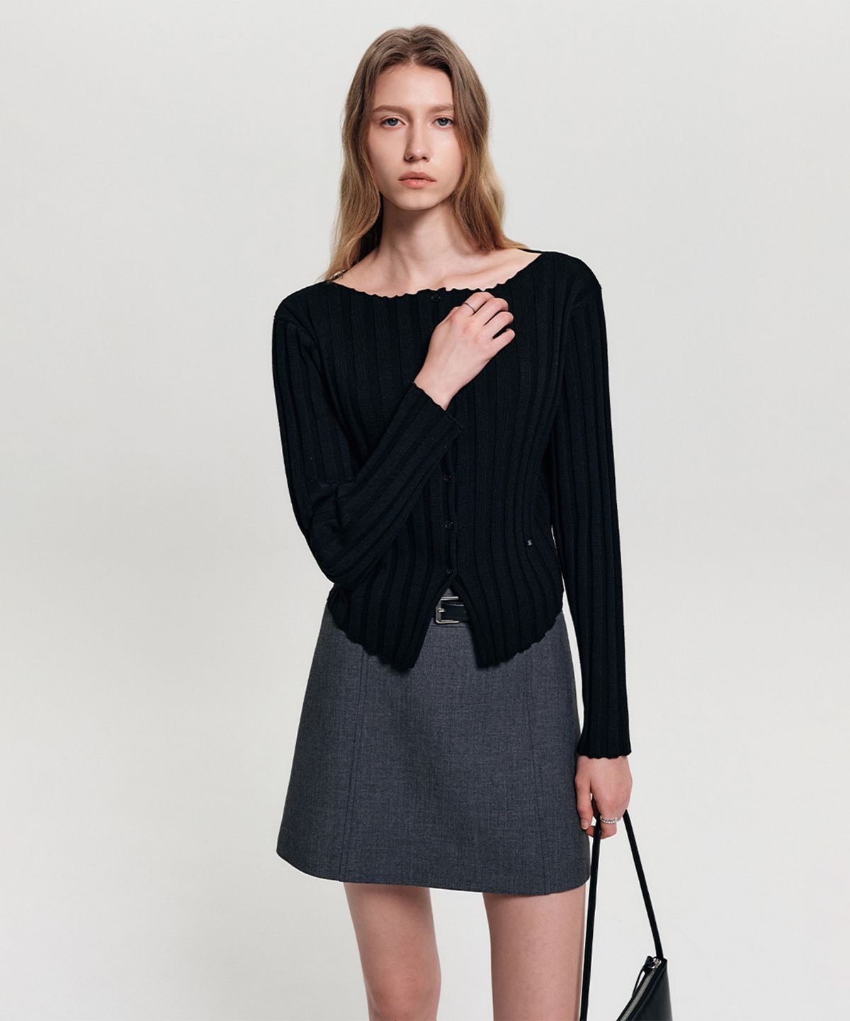 룩캐스트(LOOKAST) 미레이 리브드 버튼 니트 가디건_블랙 / MIREILLE RIBBED BUTTON KNIT CARDIGAN_BLACK