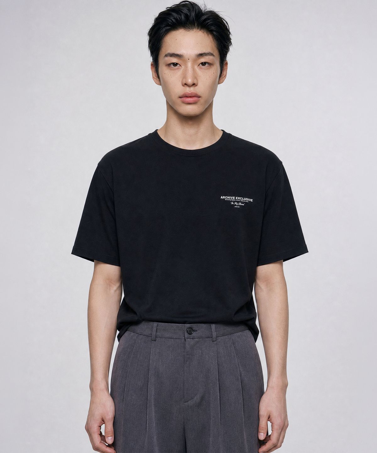 룩캐스트(LOOKAST) [UNISEX]아벨 아카이브 시그니처 티셔츠_블랙 / AVEL ARCHIVE SIGNATURE T-SHIRT_BLACK