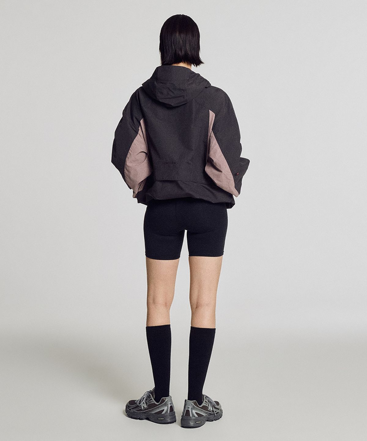 뉴발란스(NEW BALANCE) NBNAG21303 / UNI 740 Shifted 우븐 자켓 (GRAYISH BROWN)