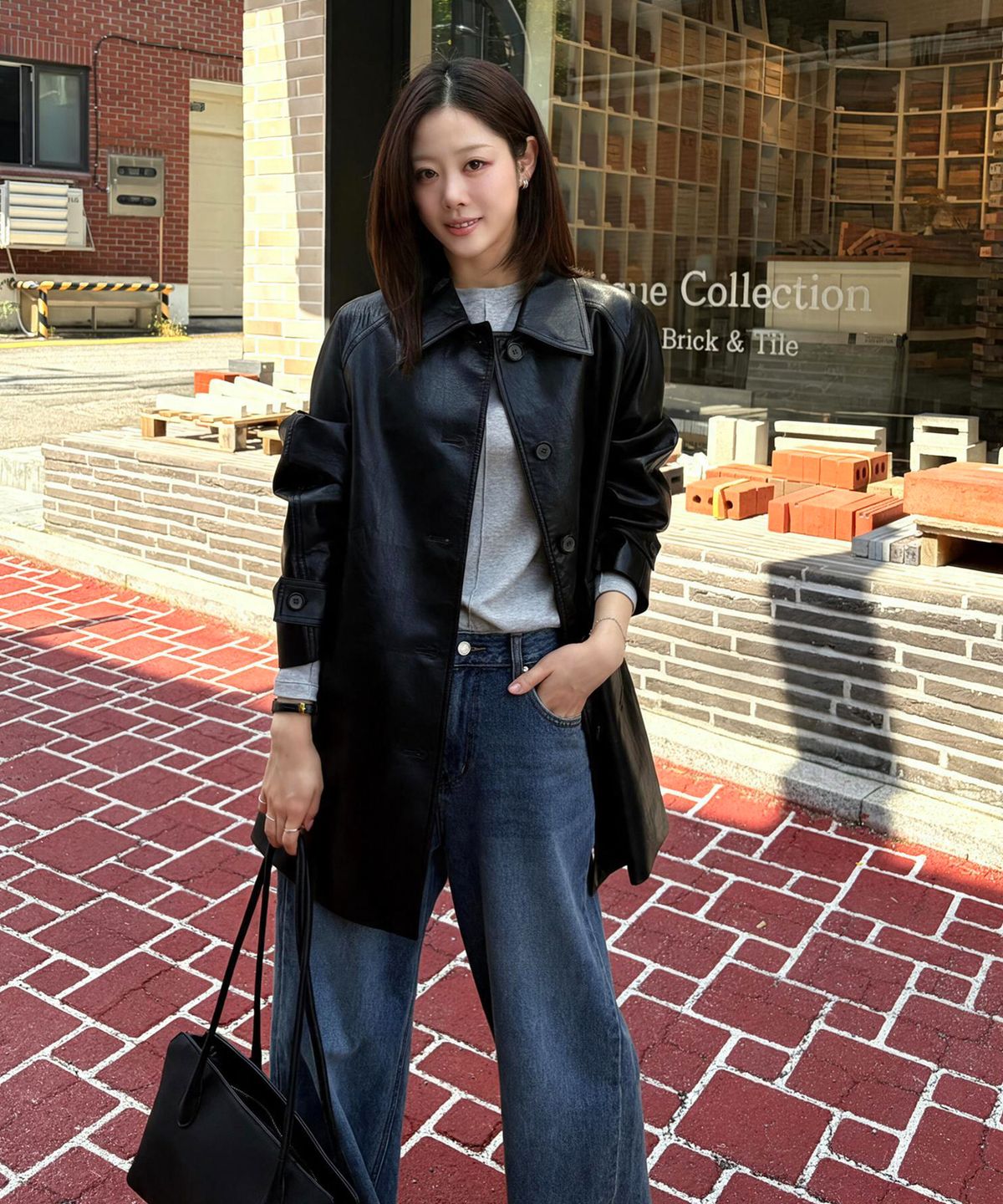 룩캐스트(LOOKAST) 레아 벨티드 비건 레더 하프 코트 / LEA BELTED VEGAN LEATHER HALF COAT_2colors