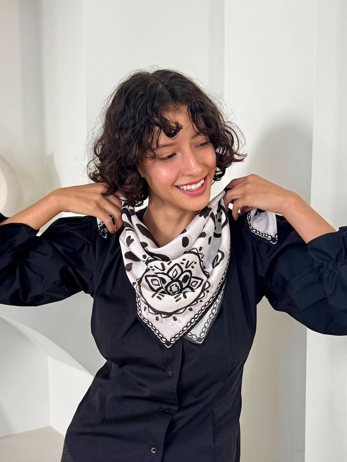 마레트라(MARAETHRA) My Jewellery Box Silk Square Scarf 마이 쥬얼리박스 실크 스퀘어 스카프