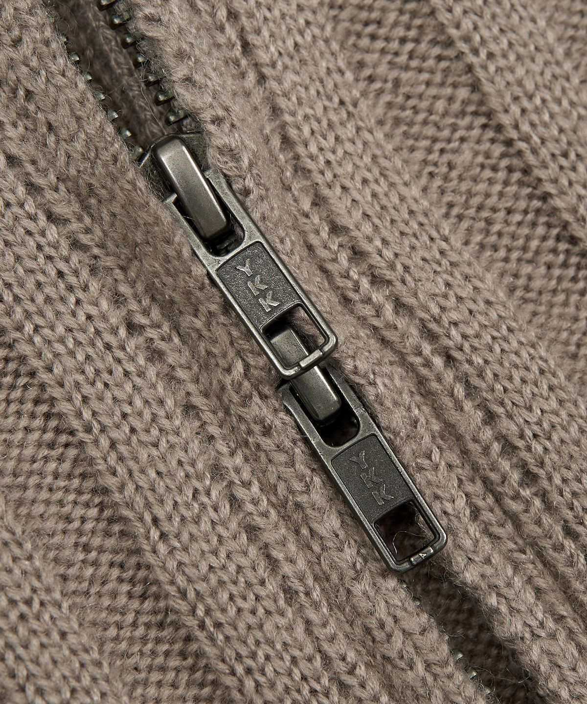 엑스컨테이너(EXCONTAINER) 디스트레스드 라운드넥 집업 크롭 가디건 (ASH BEIGE)