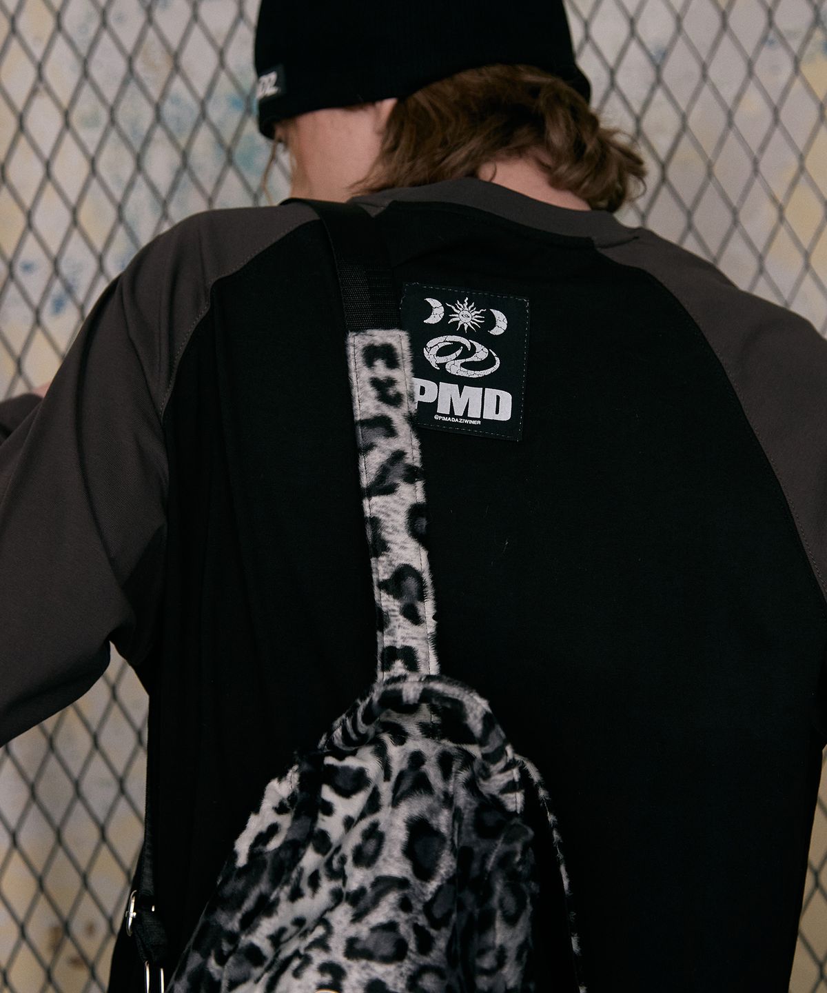 피마다지윈(PIMADAZIWIN) Dark Label Raglan T-shirt_2Color