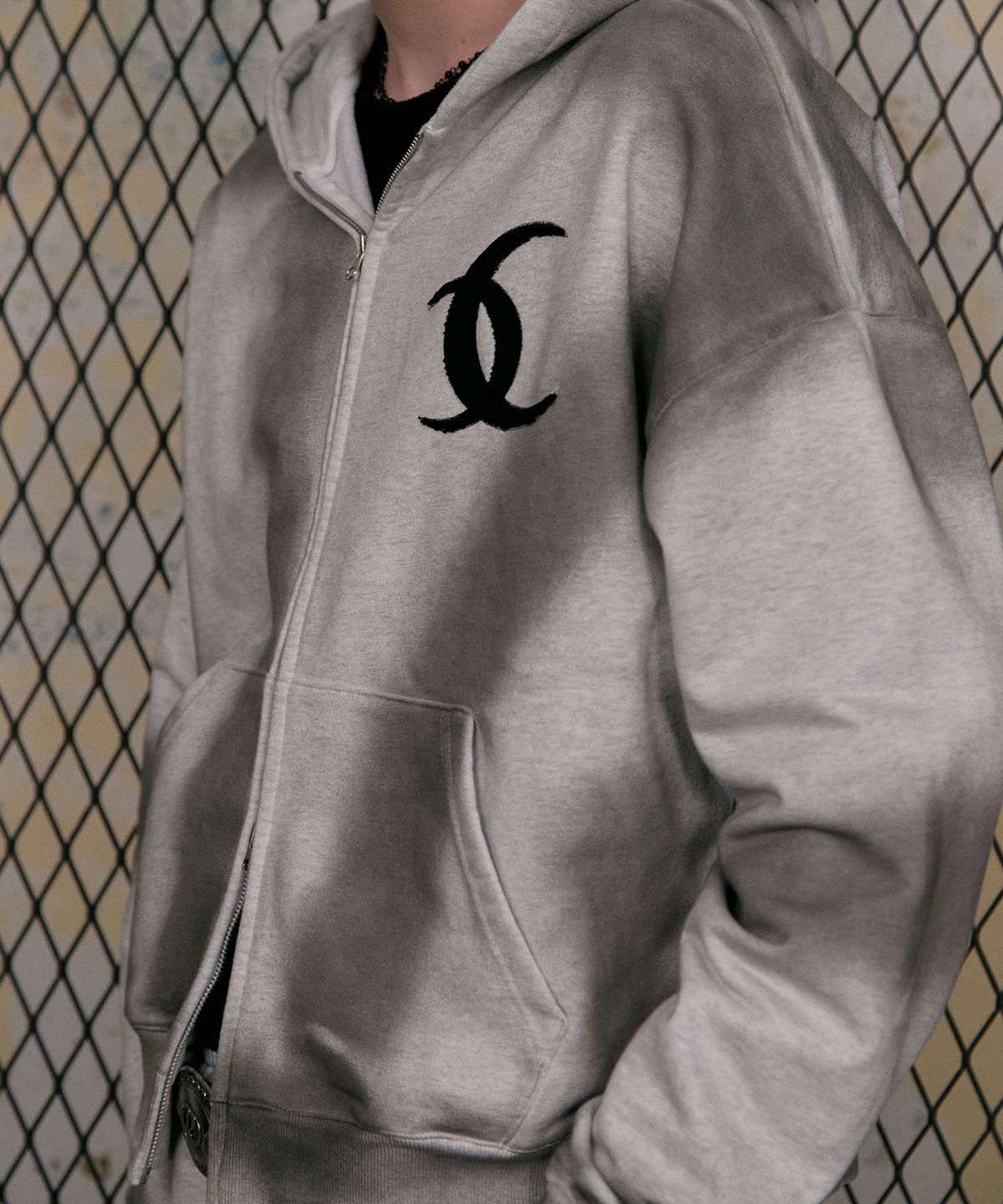 피마다지윈(PIMADAZIWIN) Smoke Hood Zip-Up_[White Melange]