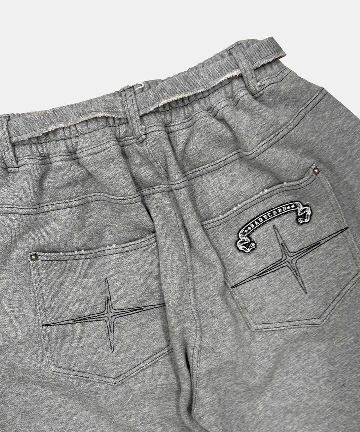 배드블러드(BADBLOOD) Destroyed Raw-Edge Joggers - Gray