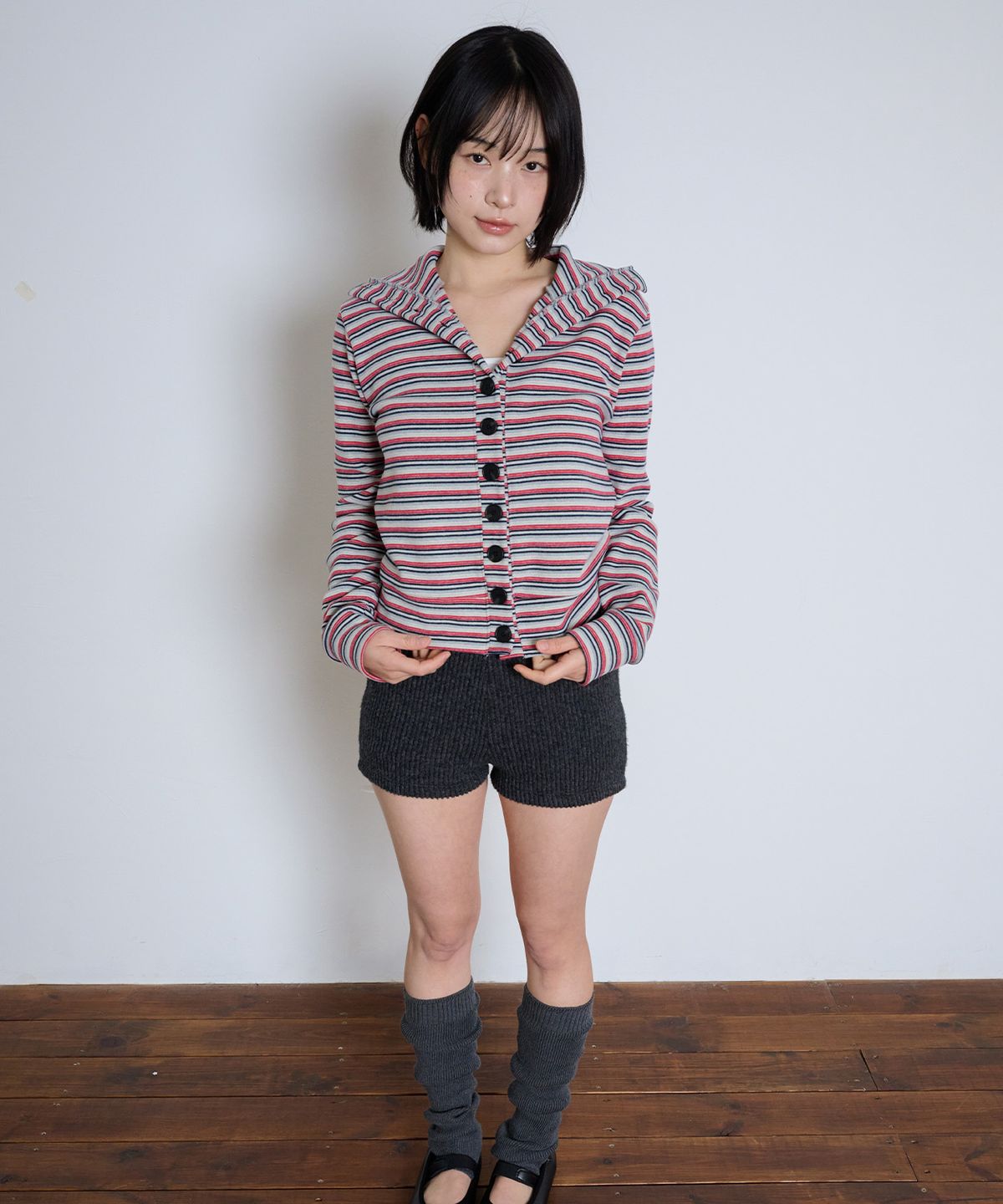 잇자바이브(ITZAVIBE) STRIPED HIGH NECK BUTTON CARDIGAN - GRAY