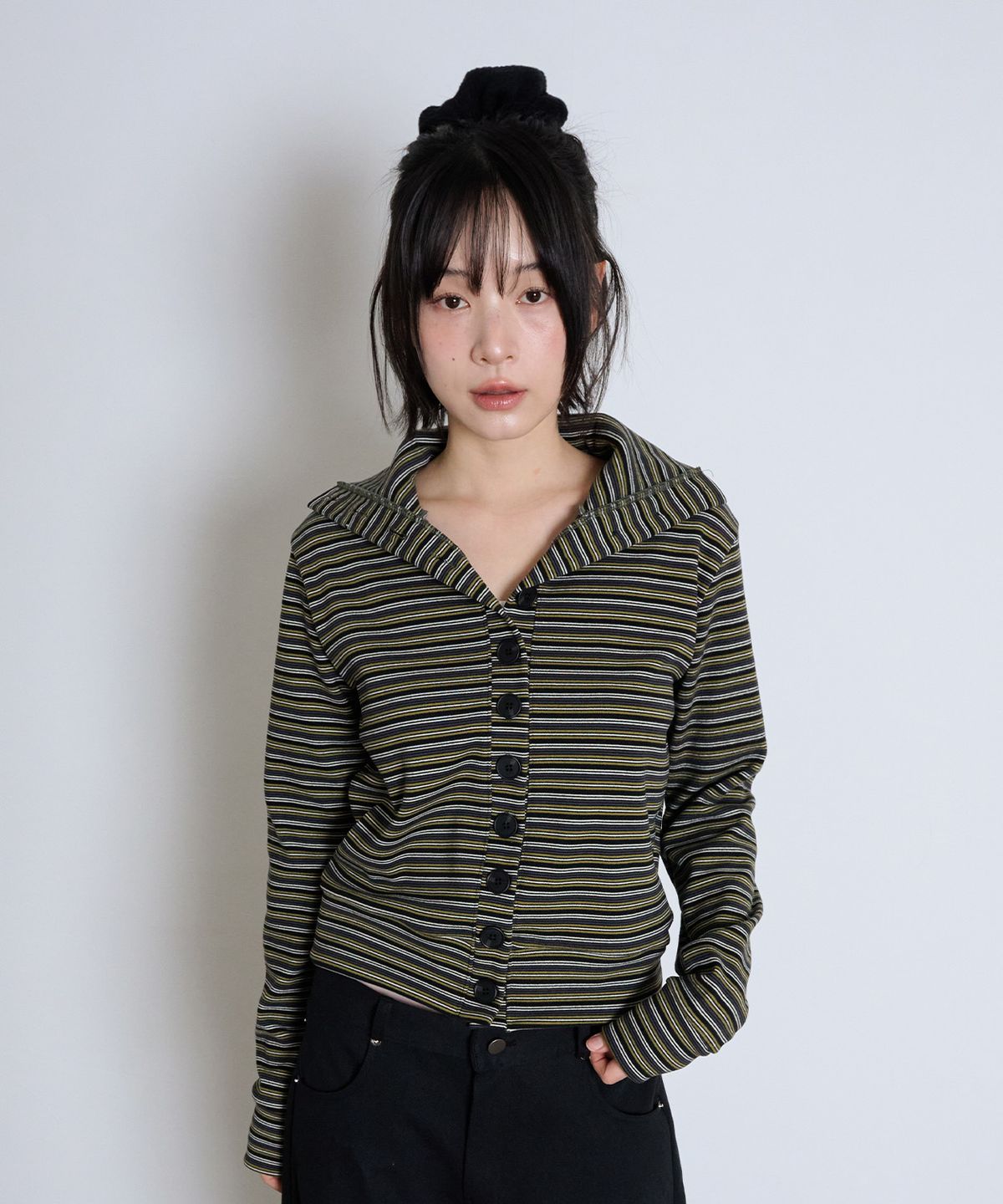 잇자바이브(ITZAVIBE) STRIPED HIGH NECK BUTTON CARDIGAN - OLIVE