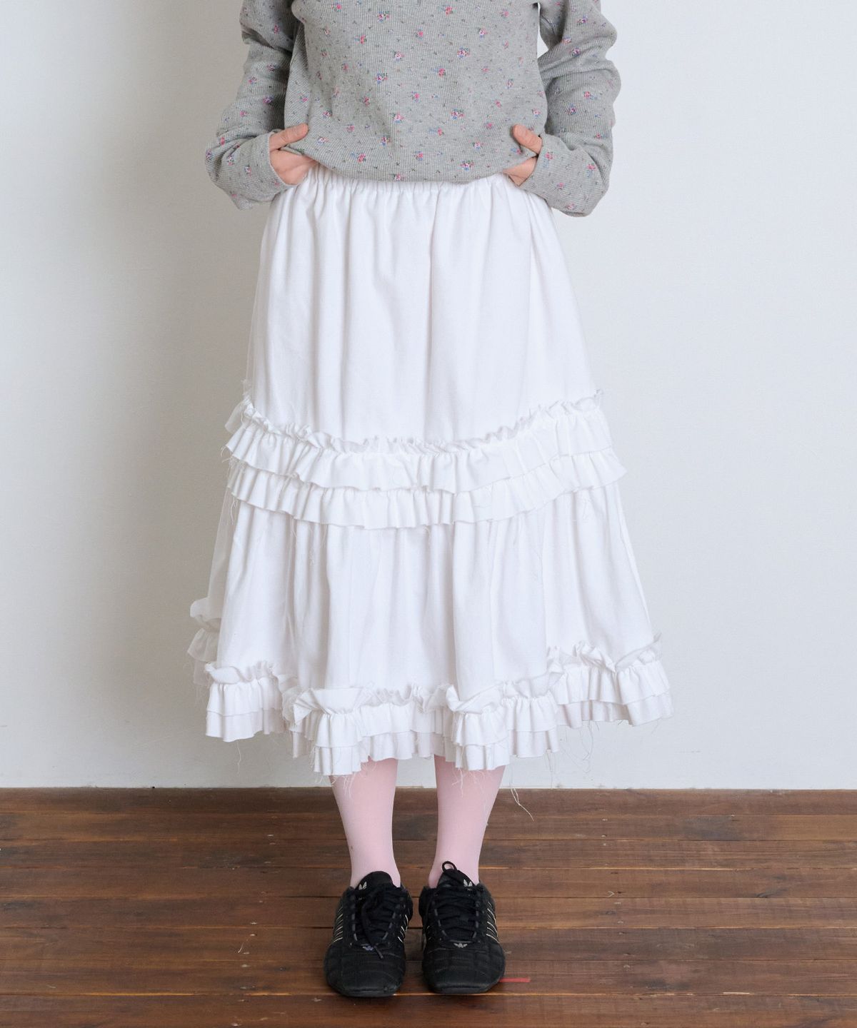 잇자바이브(ITZAVIBE) RUFFLE POINT SKIRT - WHITE
