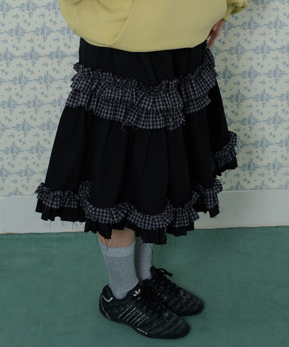 잇자바이브(ITZAVIBE) RUFFLE POINT SKIRT - BLACK
