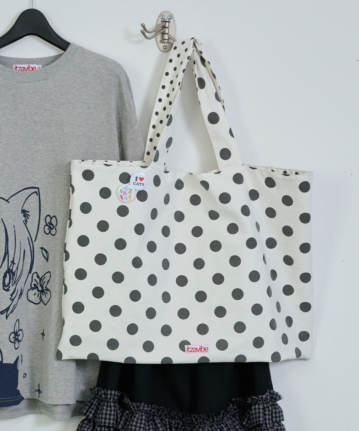 잇자바이브(ITZAVIBE) CAT GIRL DOT REVERSIBLE BAG