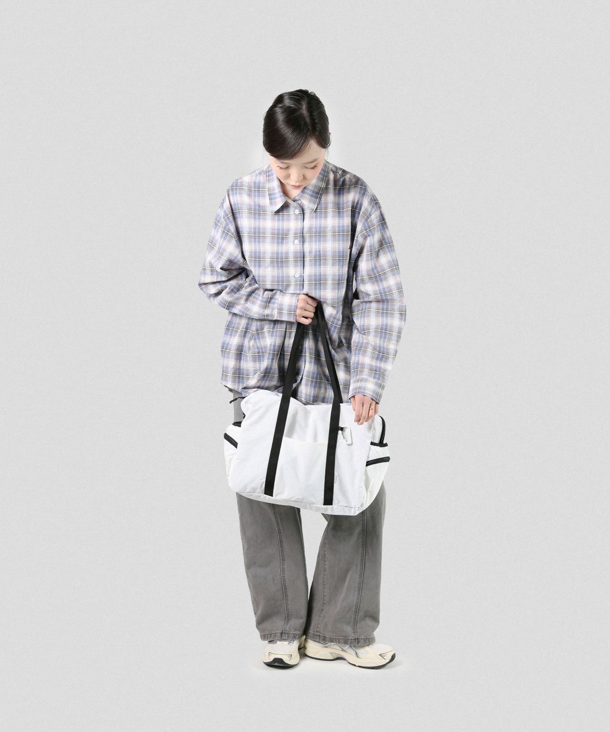 제너(JENNER) 플로우 경량 리사이클 나일론 숄더백 [화이트]