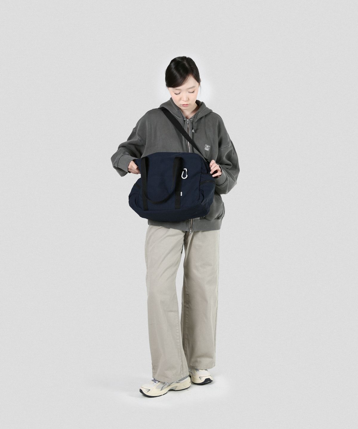 제너(JENNER) 플로우 경량 리사이클 나일론 숄더백 [네이비]