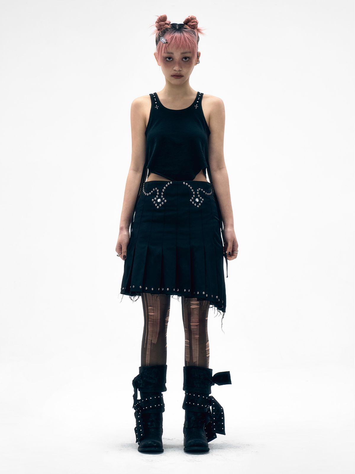 와이이이엘(YEEL) STUDDED PLEATED MIDI SKIRT BLACK