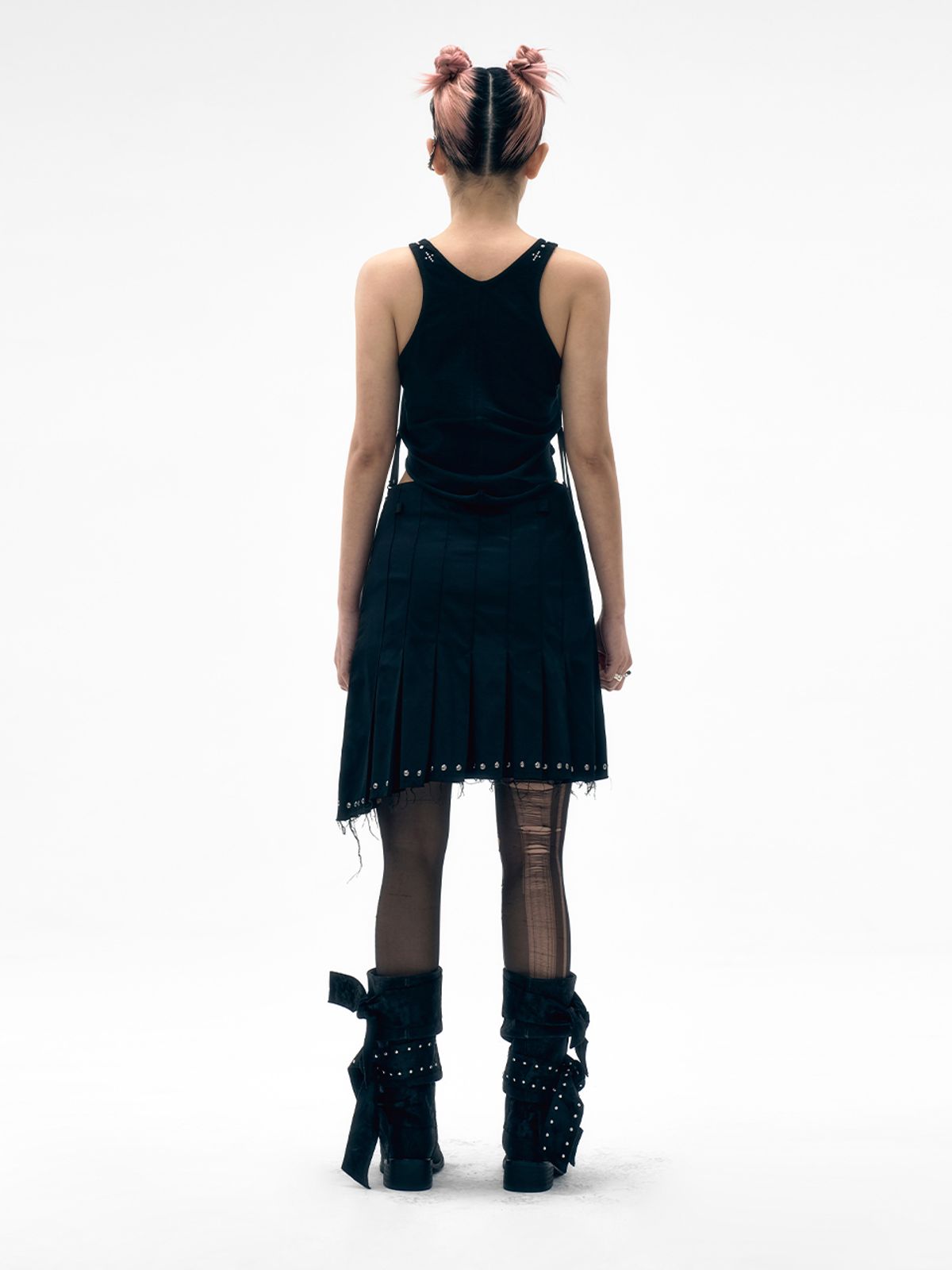 와이이이엘(YEEL) STUDDED PLEATED MIDI SKIRT BLACK