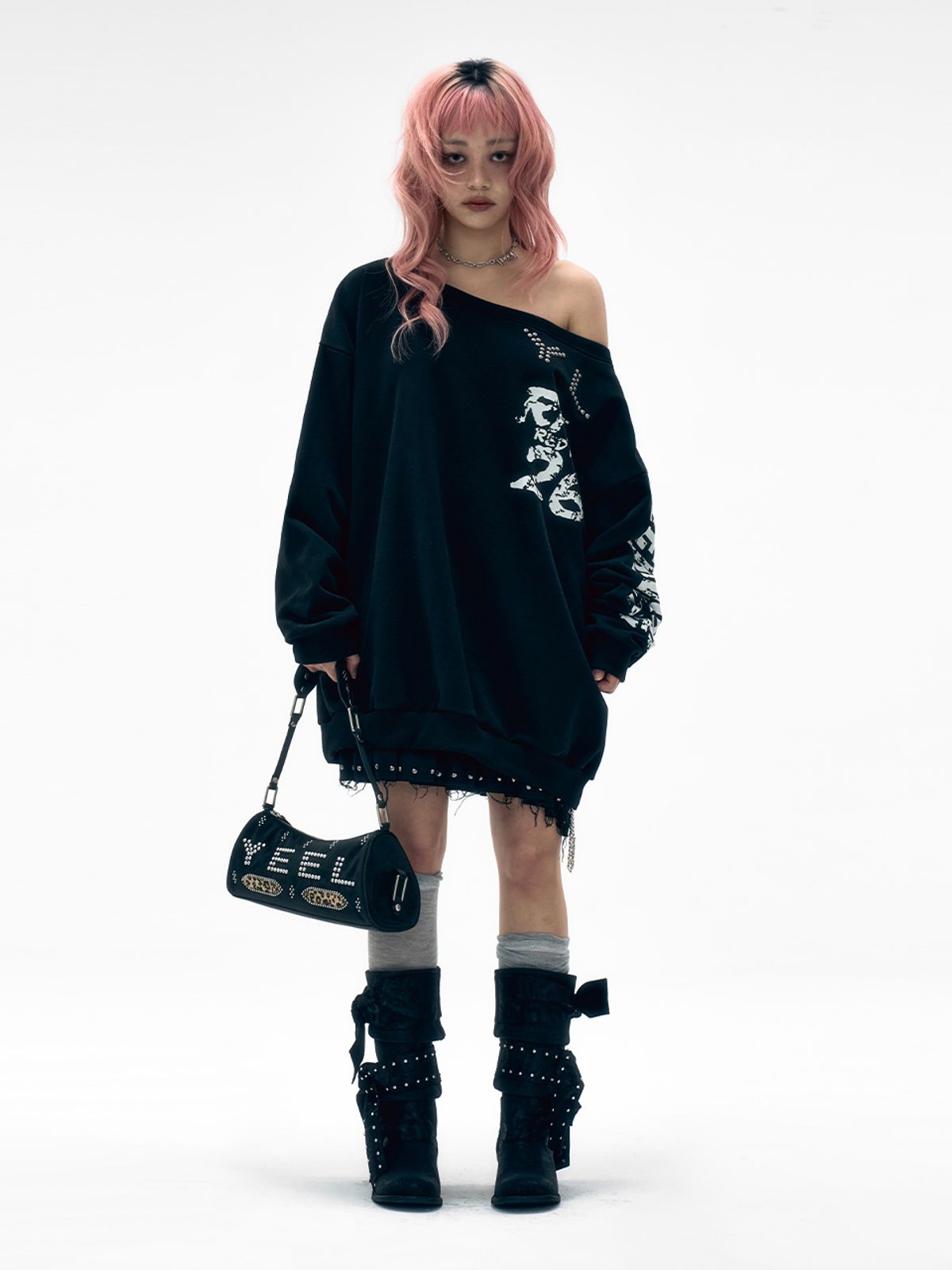 와이이이엘(YEEL) YL STUDDED OFF-SHOULDER SWEATSHIRT BLACK