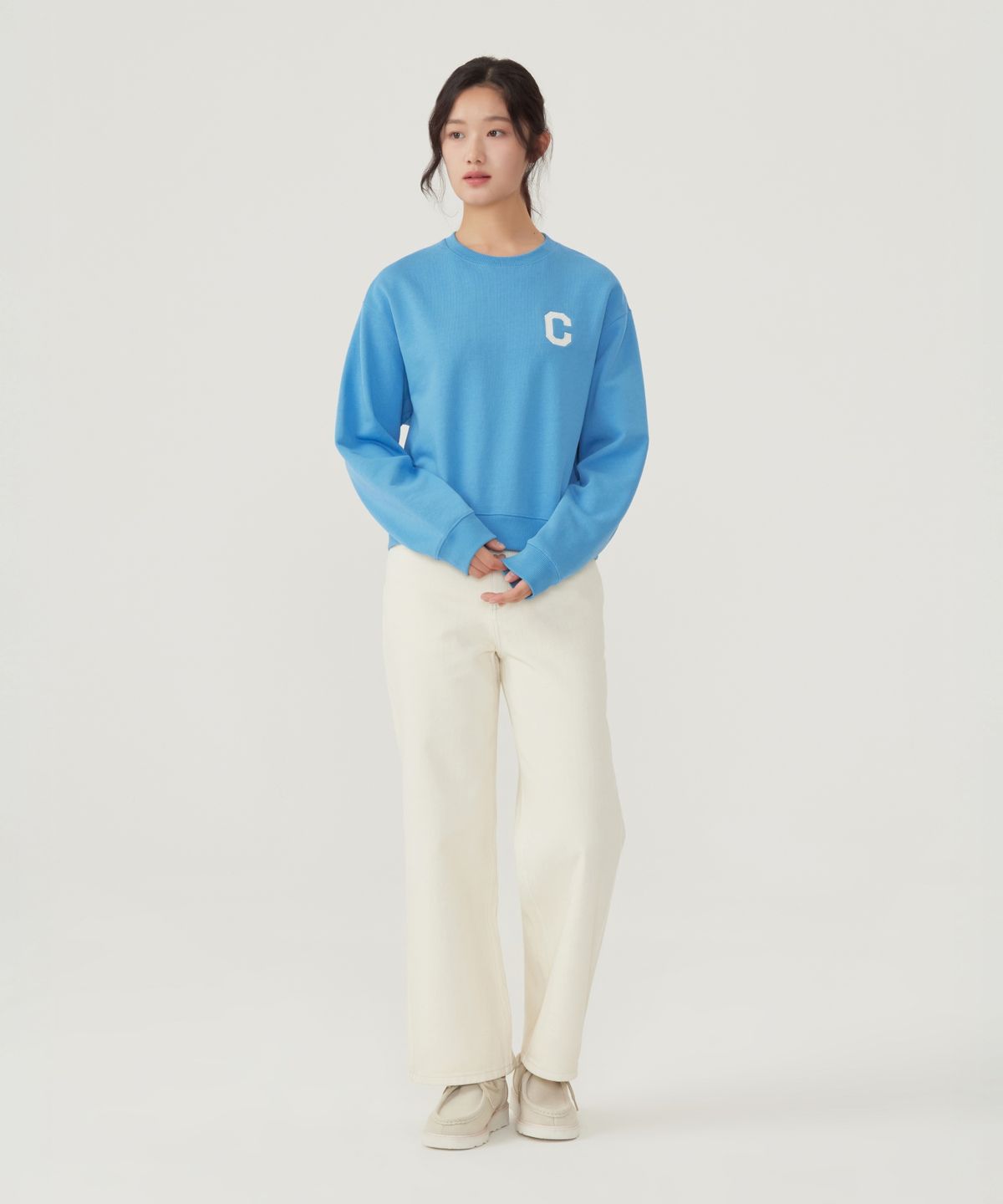 커버낫 우먼(COVERNAT WOMAN) 우먼 C로고 맨투맨 블루