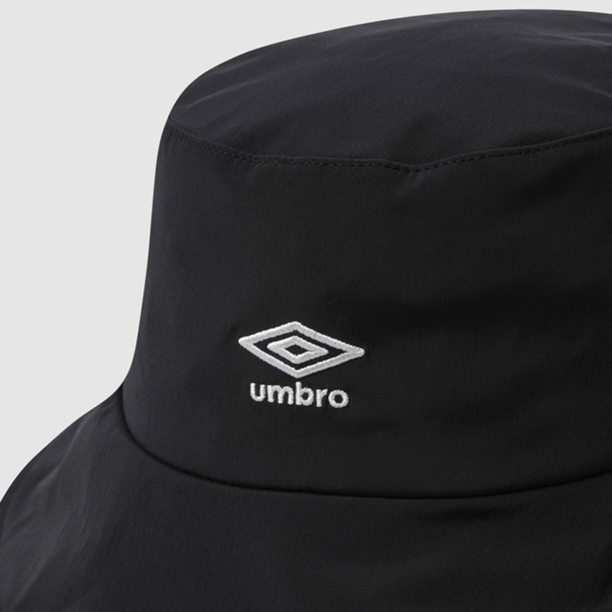 엄브로(UMBRO) 에센셜 스트레치 와이드 버킷햇 블랙 UR123CHT32