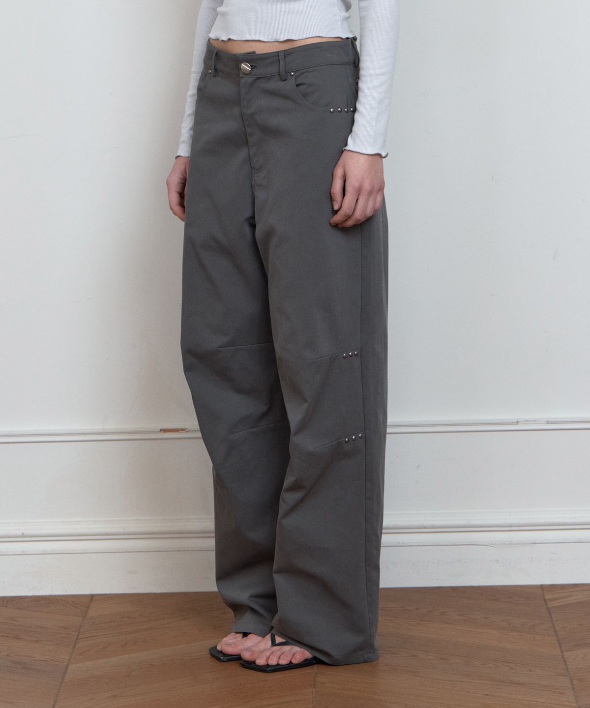 큐리티(CURETTY) C STUDDED WIDE CHINO PANTS_CHARCOAL
