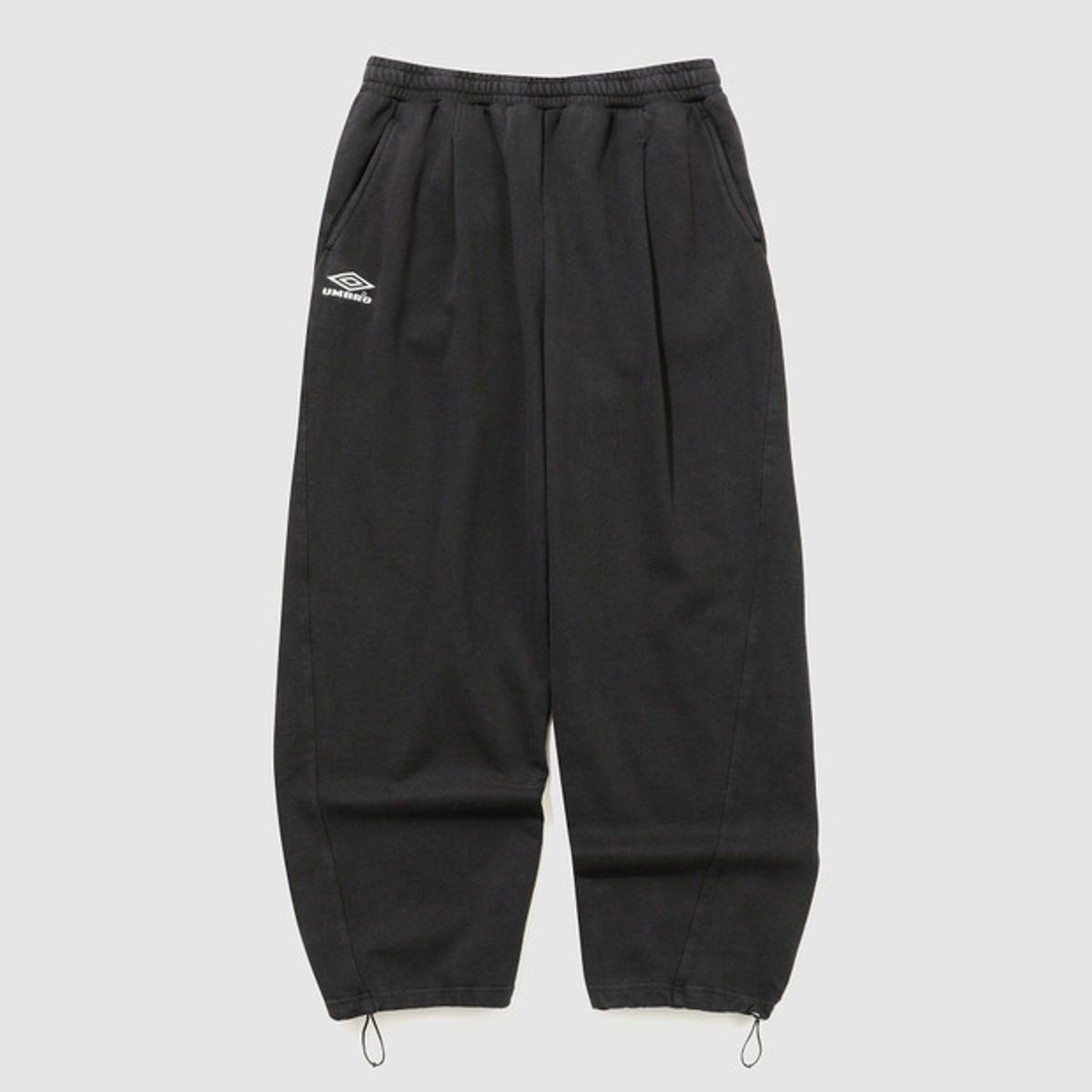 엄브로(UMBRO) HBL 엄그레이 빈티지 와이드 조거 2WAY 스웨트 팬츠 차콜 UR123CFP21