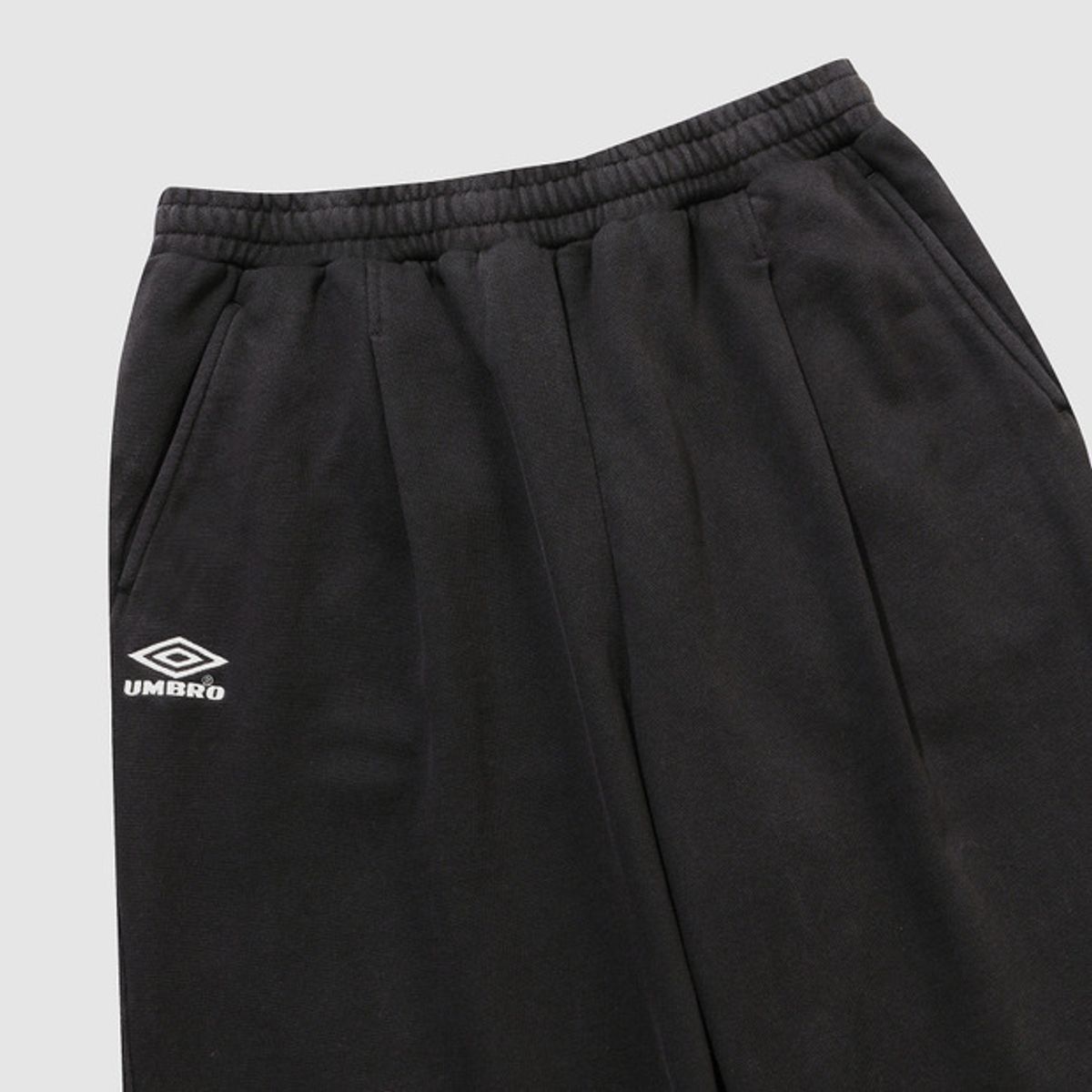 엄브로(UMBRO) HBL 엄그레이 빈티지 와이드 조거 2WAY 스웨트 팬츠 차콜 UR123CFP21