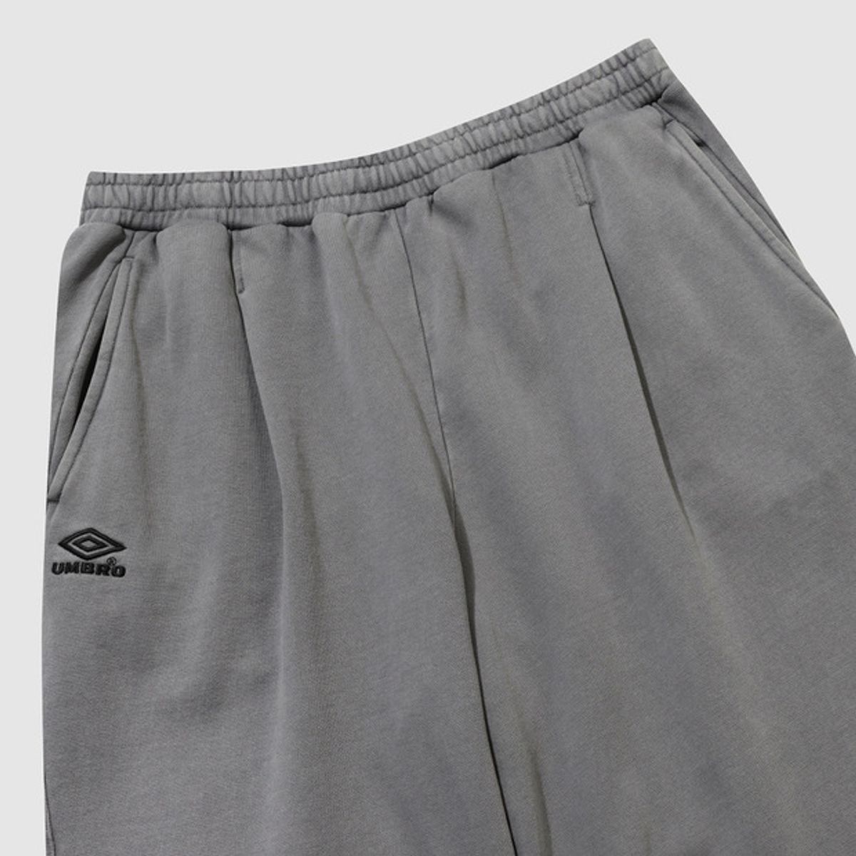 엄브로(UMBRO) HBL 엄그레이 빈티지 와이드 조거 2WAY 스웨트 팬츠 라이트 그레이 UR123CFP21